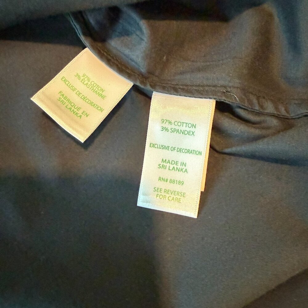 Lilly Pulitzer Women's Stevey Relaxed Button Down Stretch Shirt - Onyx Large - Picture 8 of 9
